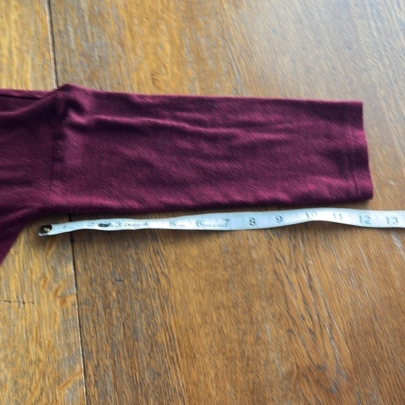 Old Navy pull over pocket long sleeves red wine color scoop neck size M - Picture 10 of 13